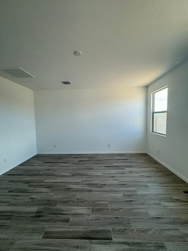 Building Photo - BRAND NEW HOME IN SENTERO CROSSING