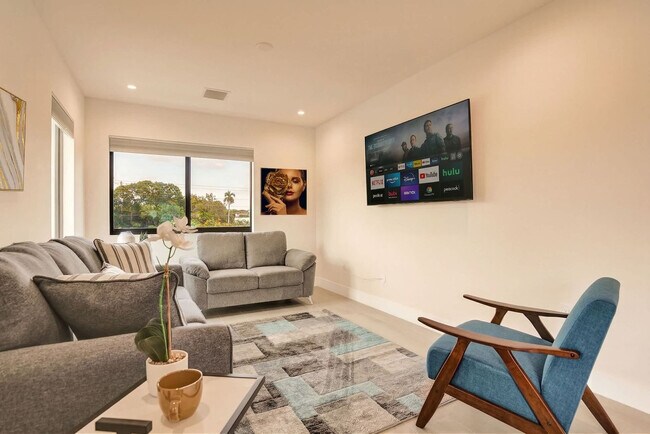 Building Photo - 1111 E Las Olas Blvd