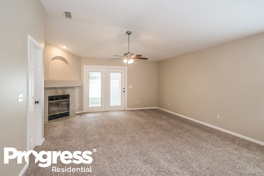 Building Photo - 573 Redberry Ln