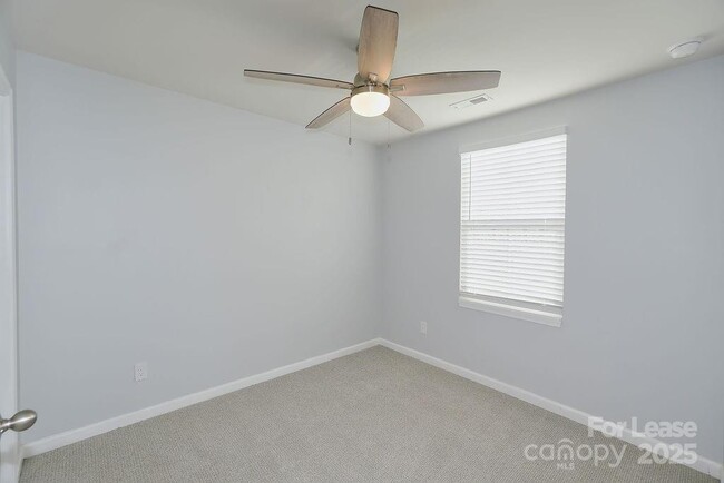 Building Photo - 808 Renee Ave