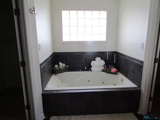 Building Photo - 1506 Northgate Pl