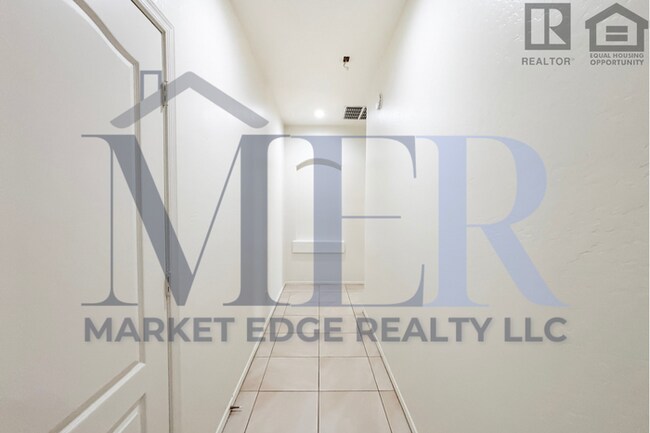 Building Photo - 4Bed/2Bath Furnished Home w/3 Car Garage! ...