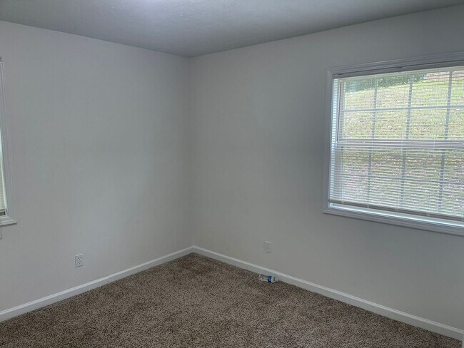 Building Photo - Modern 2-Bed, 1-Bath Oasis with Central Air and Gourmet Kitchen