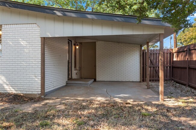 Building Photo - 2221 N Alexander St