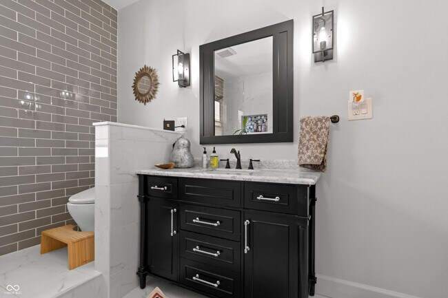 Building Photo - 1401 Marlowe Ave