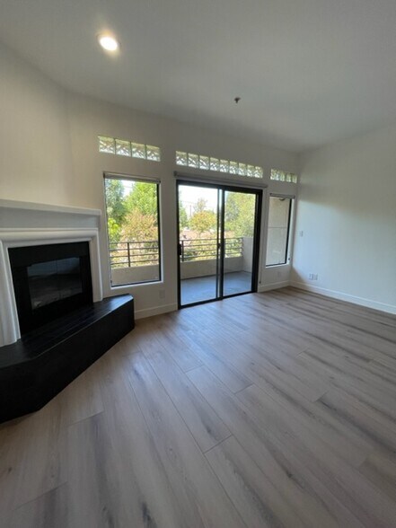 Building Photo - 4477 Woodman Ave