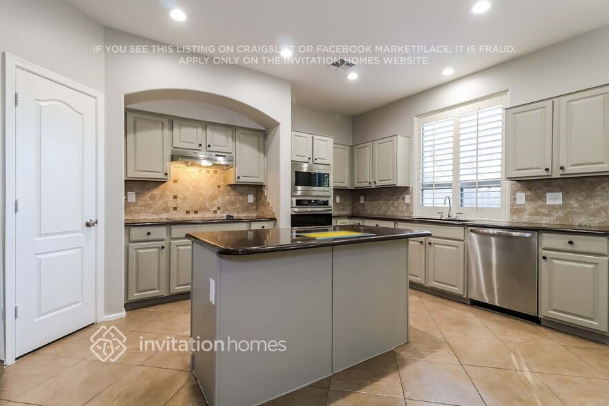 Building Photo - 16174 W Hilton Ave