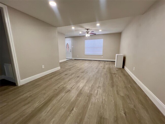 Building Photo - 10116 Emnora Ln
