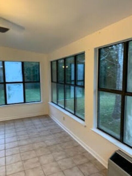 Building Photo - 6625 Golf Club Dr