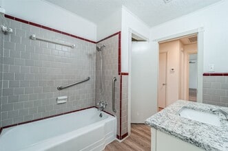 Building Photo - 1 E Southlawn Ave