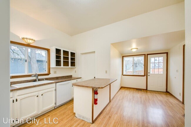Building Photo - 2 br, 1 bath House - 1605 5th St.