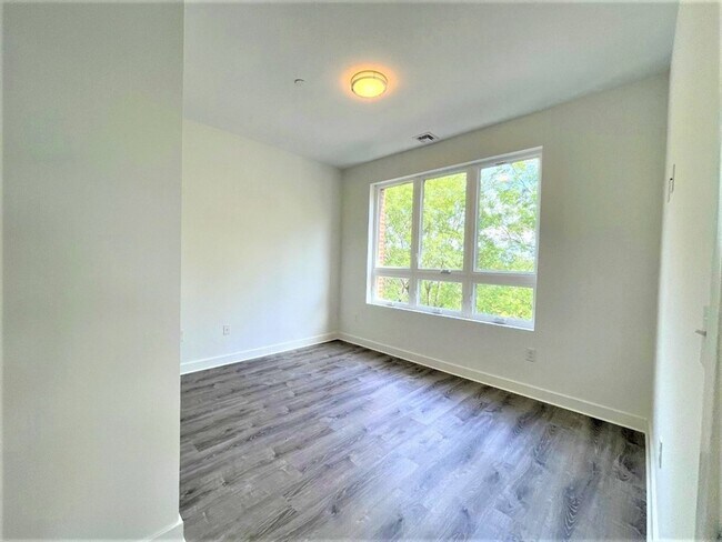 Building Photo - 302 Broadway