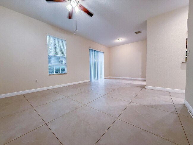 Building Photo - 6966 Julia Gardens Dr