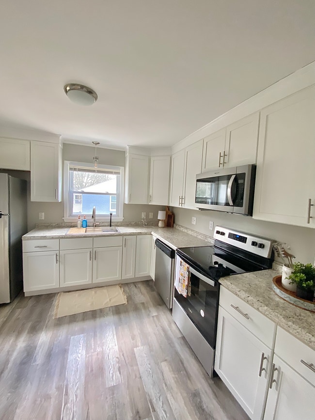 Building Photo - Summit Property