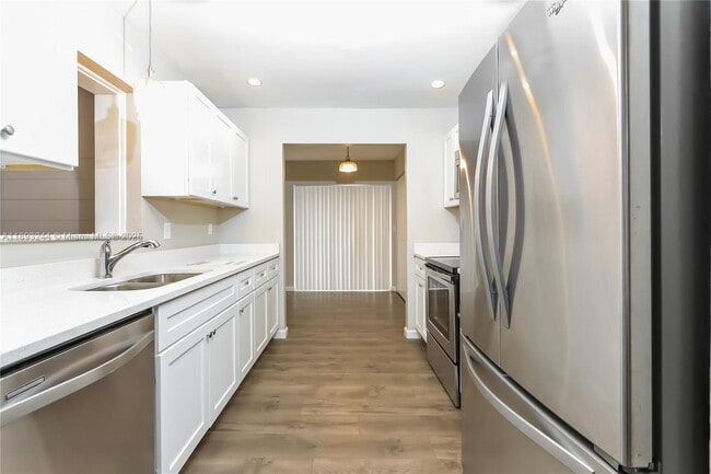 Building Photo - 6461 SW 16th Ct