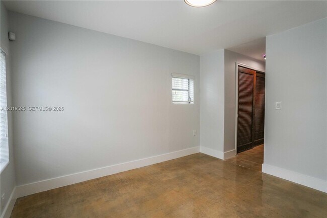 Building Photo - 475 S Shore Dr