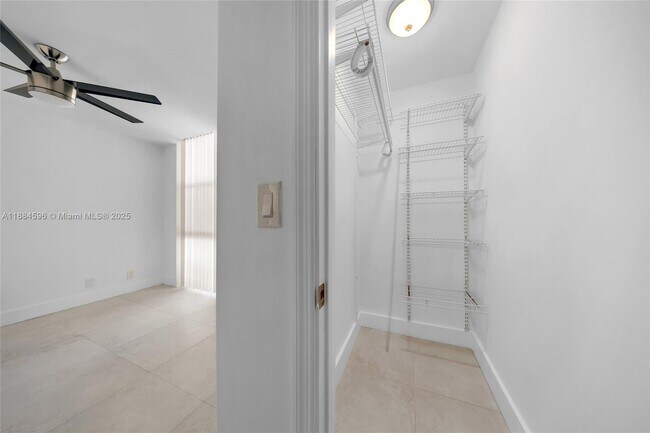 Building Photo - 20301 W Country Club Dr