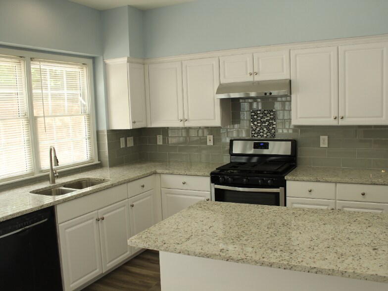 Building Photo - 400 Stedford Ln