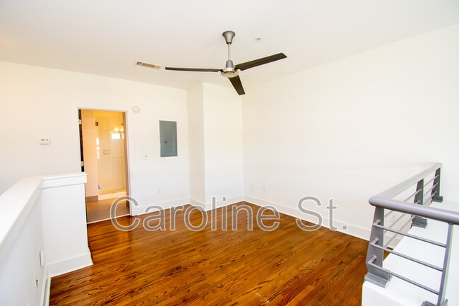 Building Photo - 1245 Caroline St NE