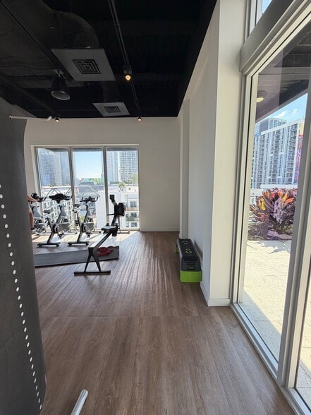 Building Photo - 237 NE 33rd St