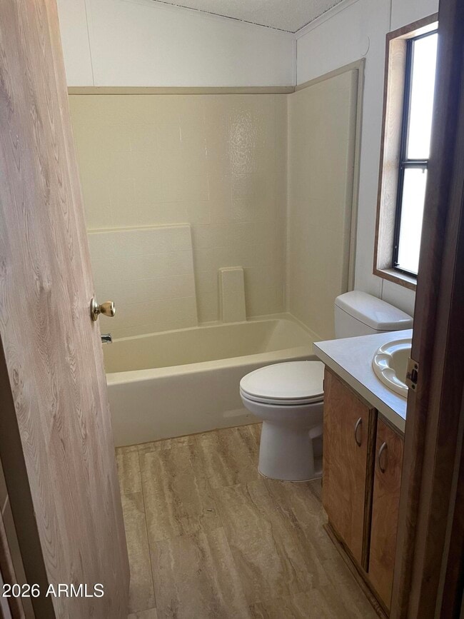 Building Photo - 415 E Villa Theresa Dr