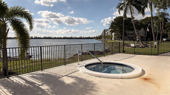 Building Photo - 110 Lake Emerald Dr