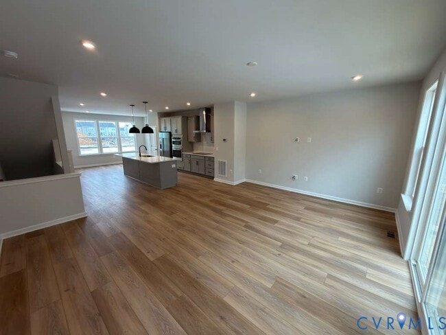 Building Photo - 435 Burden Dr