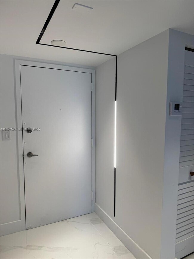 Building Photo - 800 N Miami Ave