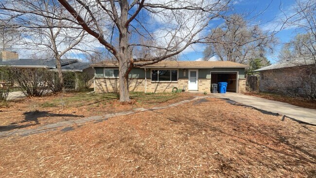 Building Photo - 2 Bedroom Bungalow in Fort Collins!