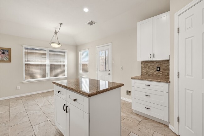 Building Photo - 19106 Mission Manor Ln