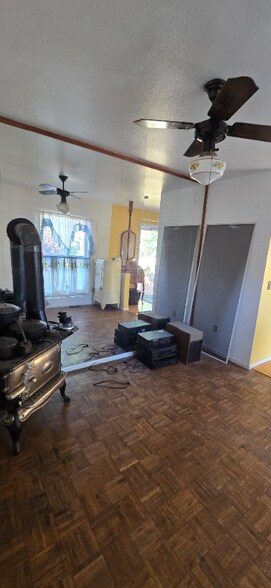 Building Photo - 138 Willow Pl S