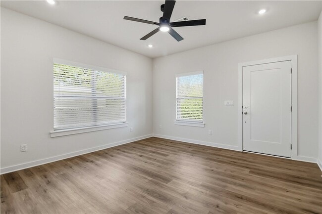 Building Photo - 3406 SE K St