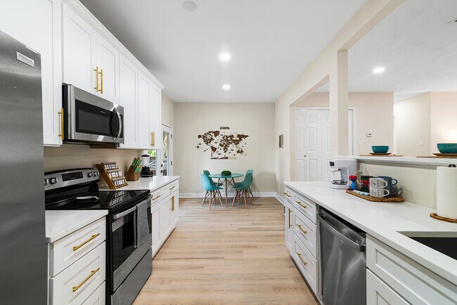 Building Photo - 5315 Shore Dr