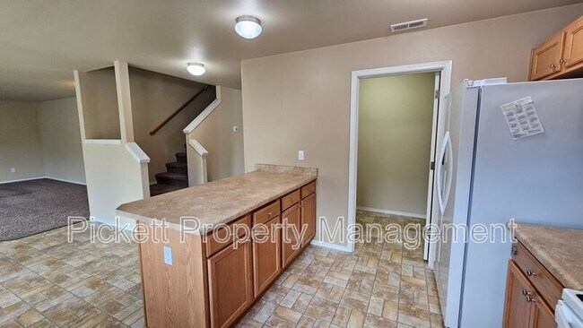 Building Photo - 2369 SW Siskin Cir