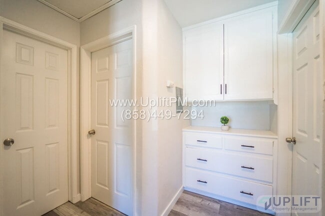 Building Photo - 4233 Swift Ave