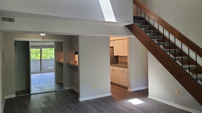 Building Photo - Top Floor Two-Level Condo in Tiers of Silv...