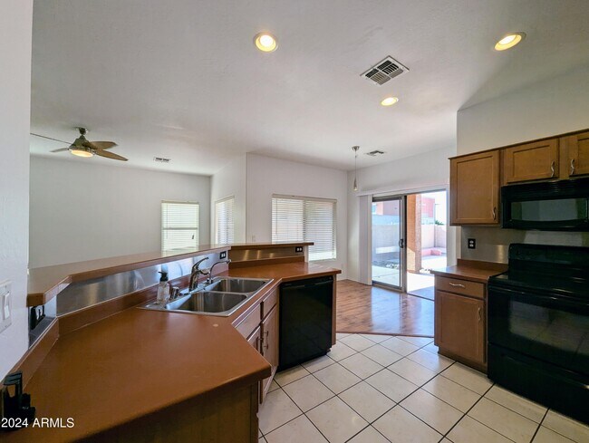 Building Photo - 1530 E Branham Ln