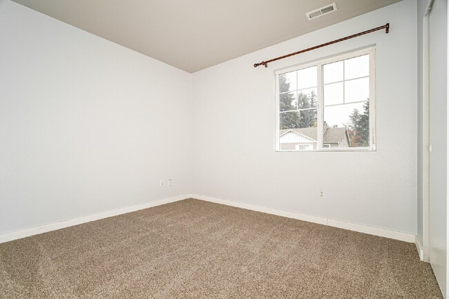 Building Photo - Updated 4 bedroom home in Devonshire neighborhood!