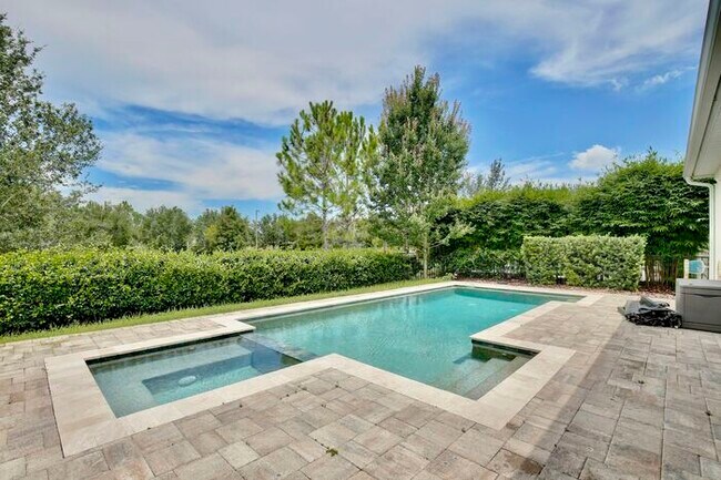 Building Photo - Elegant 5-Bedroom Pool Home for Rent in Sa...