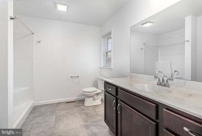 Building Photo - 7870 Briarwood Dr