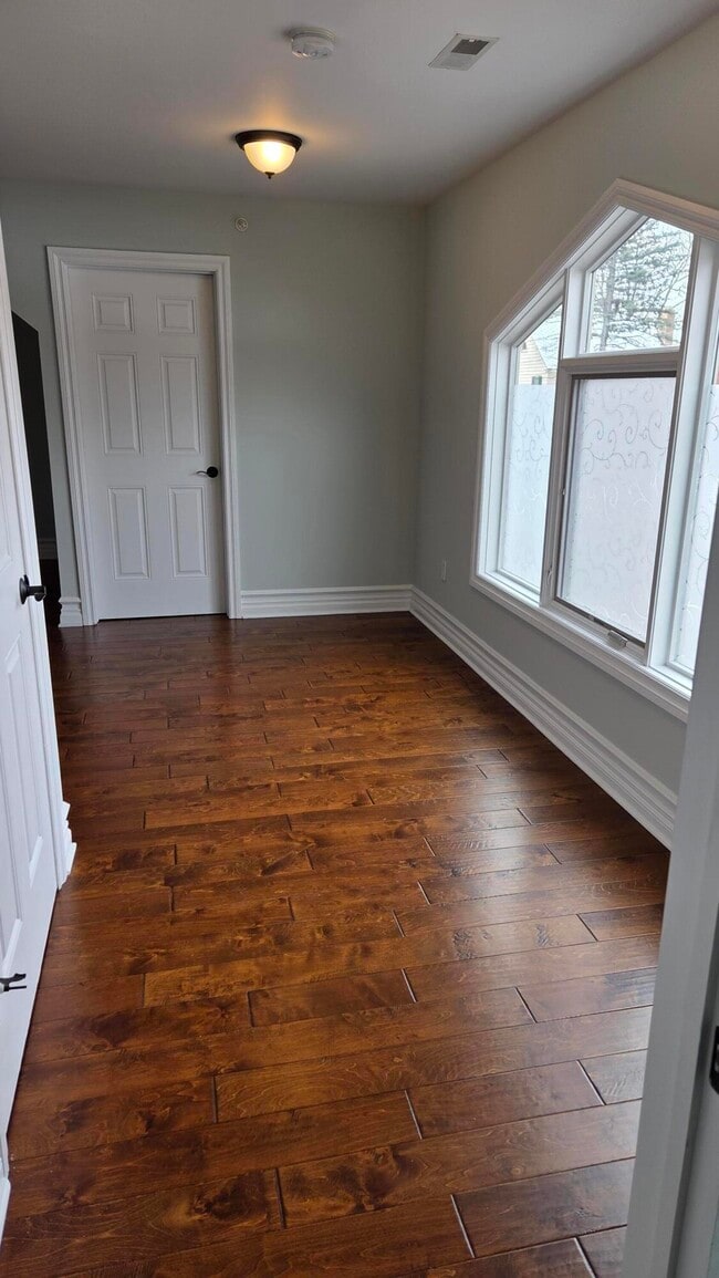 Building Photo - 934 W Huron St