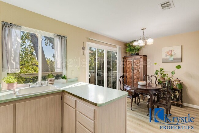 Building Photo - 138 Warwick Dr