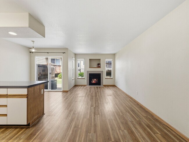 Building Photo - Excellent 4-Bedroom Condo in West Fort Collins!
