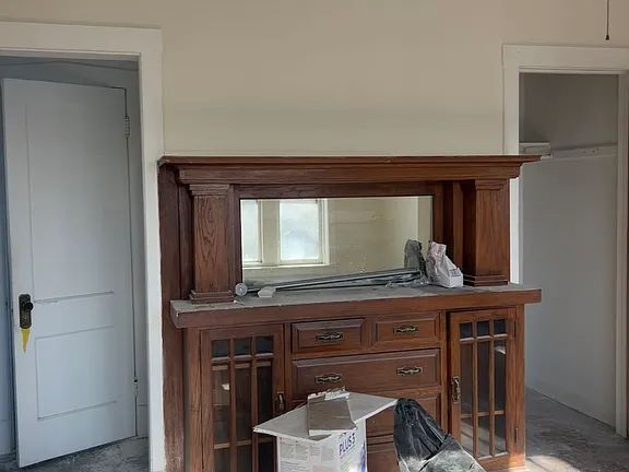 Building Photo - 4832 W Montrose Ave