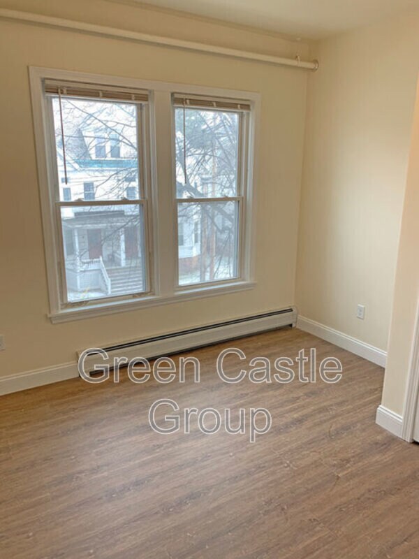 Building Photo - 323 Pearl St