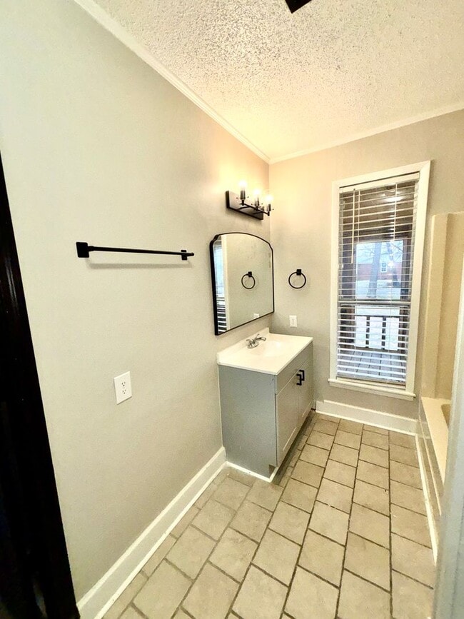 Building Photo - 5313 Johnwood- Valley View-Move In Ready!