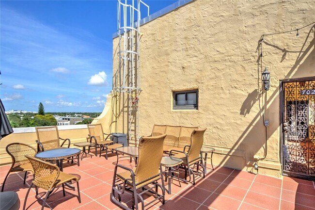 Building Photo - 130 4th Ave N