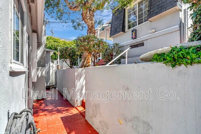 Building Photo - 8451 La Mesa Blvd