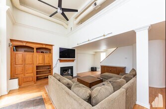 Building Photo - 2 bedroom in Chicago IL 60657