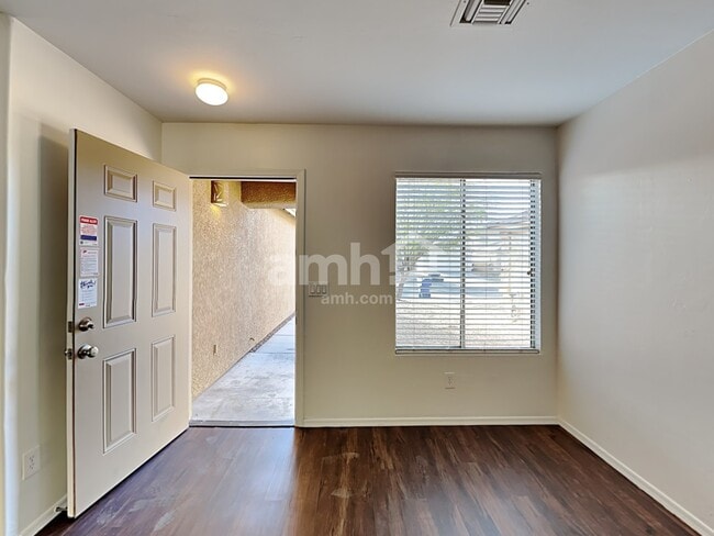 Building Photo - 6939 S Creek Run Ave